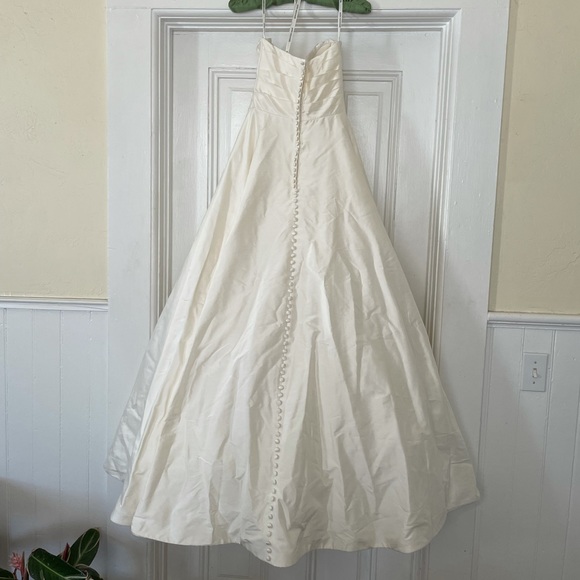 👰‍♀️ Justin Alexander Strapless Wedding Dress 👰🏽 - Picture 2 of 10